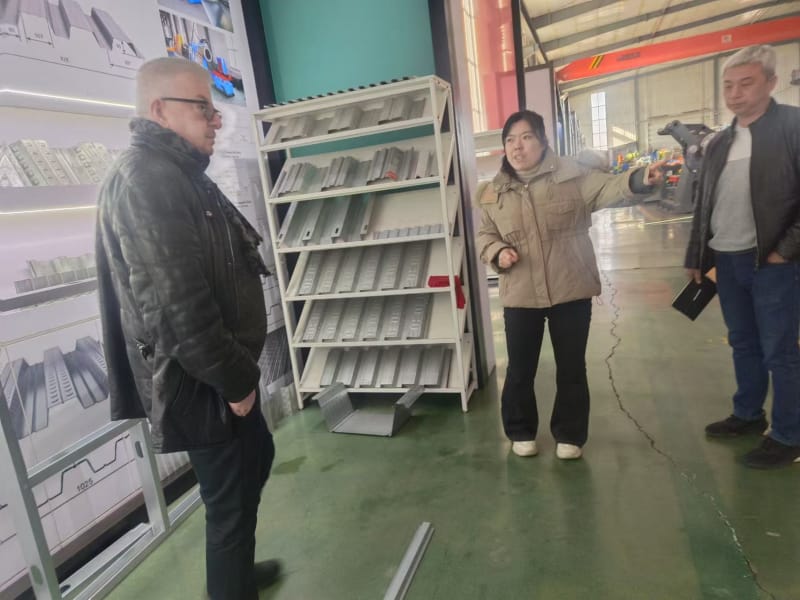 出口沙特地区的型钢机设备，4118云顶集团冷弯工程师展实力以专业攻克小边与腰高难题