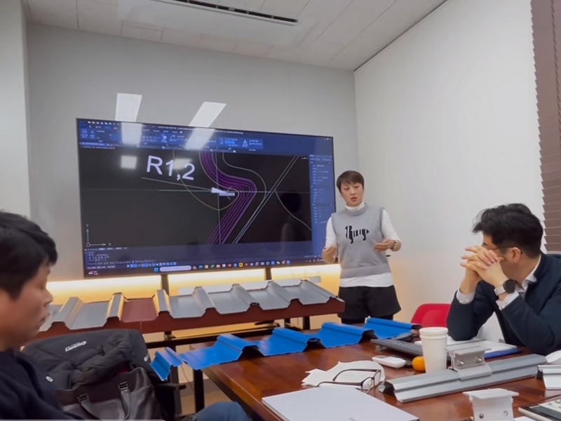 跳出 “内卷” 漩涡！4118云顶集团冷弯联合韩方研发光伏屋面板型，迈向绿色能源新时代